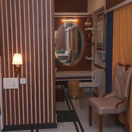 Excellency Airport Hotel Kochi 外观 照片
