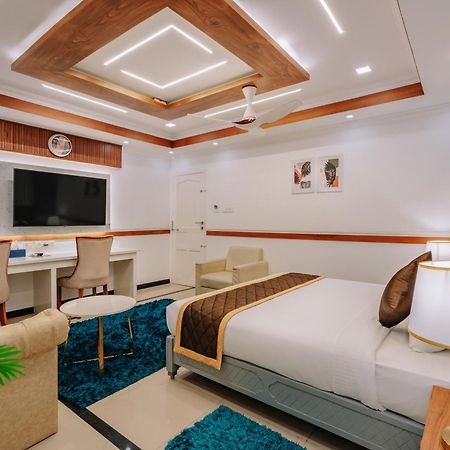 Excellency Airport Hotel Kochi 外观 照片