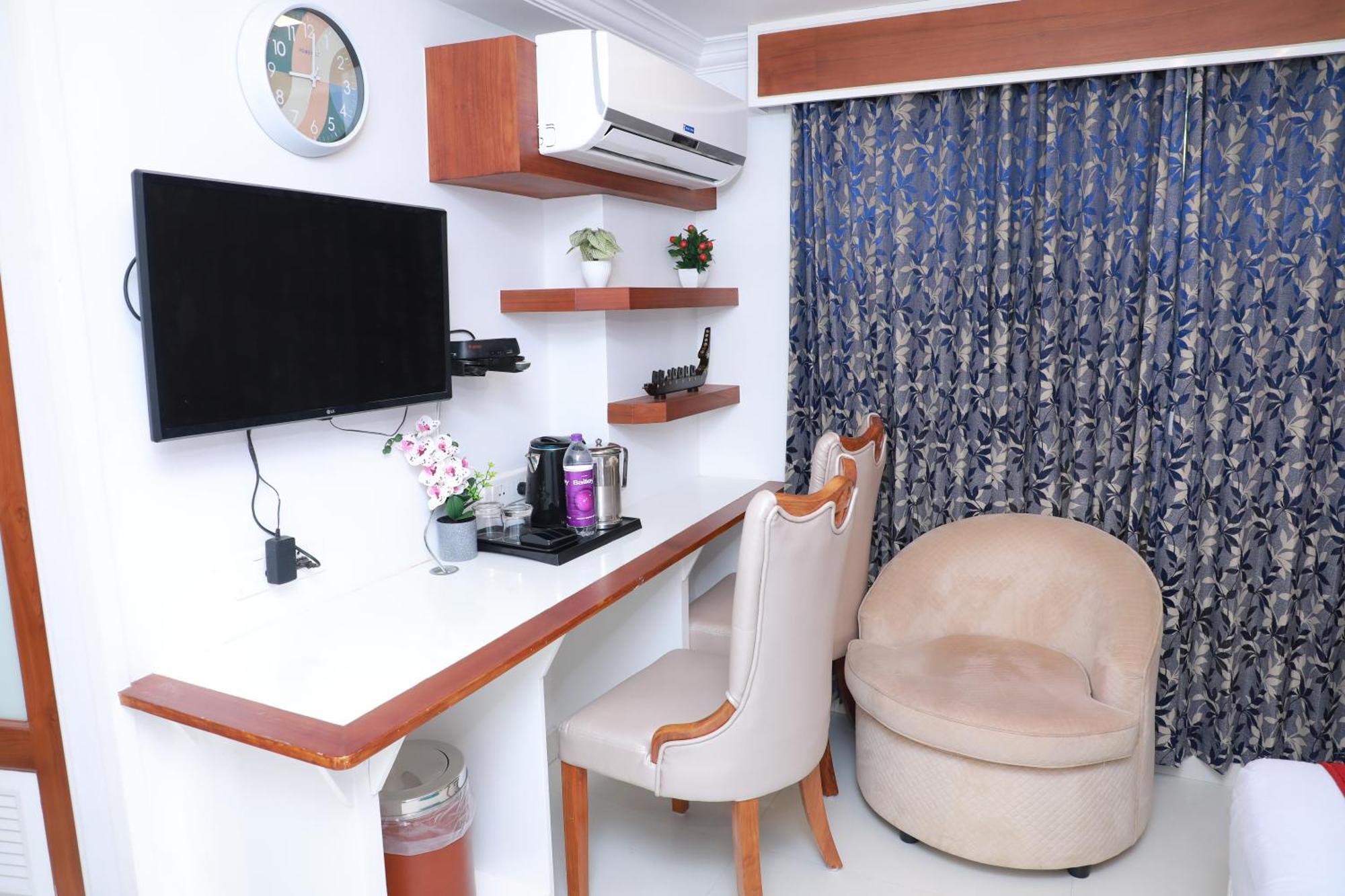 Excellency Airport Hotel Kochi 外观 照片